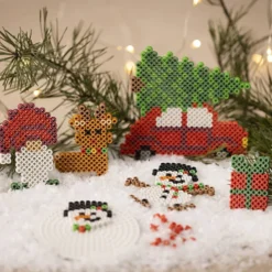 DIY Kit NABBI BioBeads , Julbil, ren, snögubbe, tomtenisse och julklapp, 1 förp.