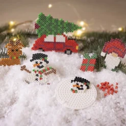 DIY Kit NABBI BioBeads , Julbil, ren, snögubbe, tomtenisse och julklapp, 1 förp.