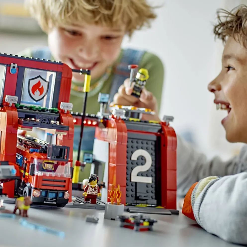 LEGO® City Brandstation med Brandbil, 873 delar/ 1 förp.