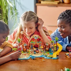 LEGO® Friends familjesemester på badort, 1140 delar/ 1 förp.